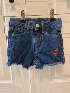 Old Navy Girls Denim Jean Shorts Frayed-Hem Size 3T Embroidered Strawberry